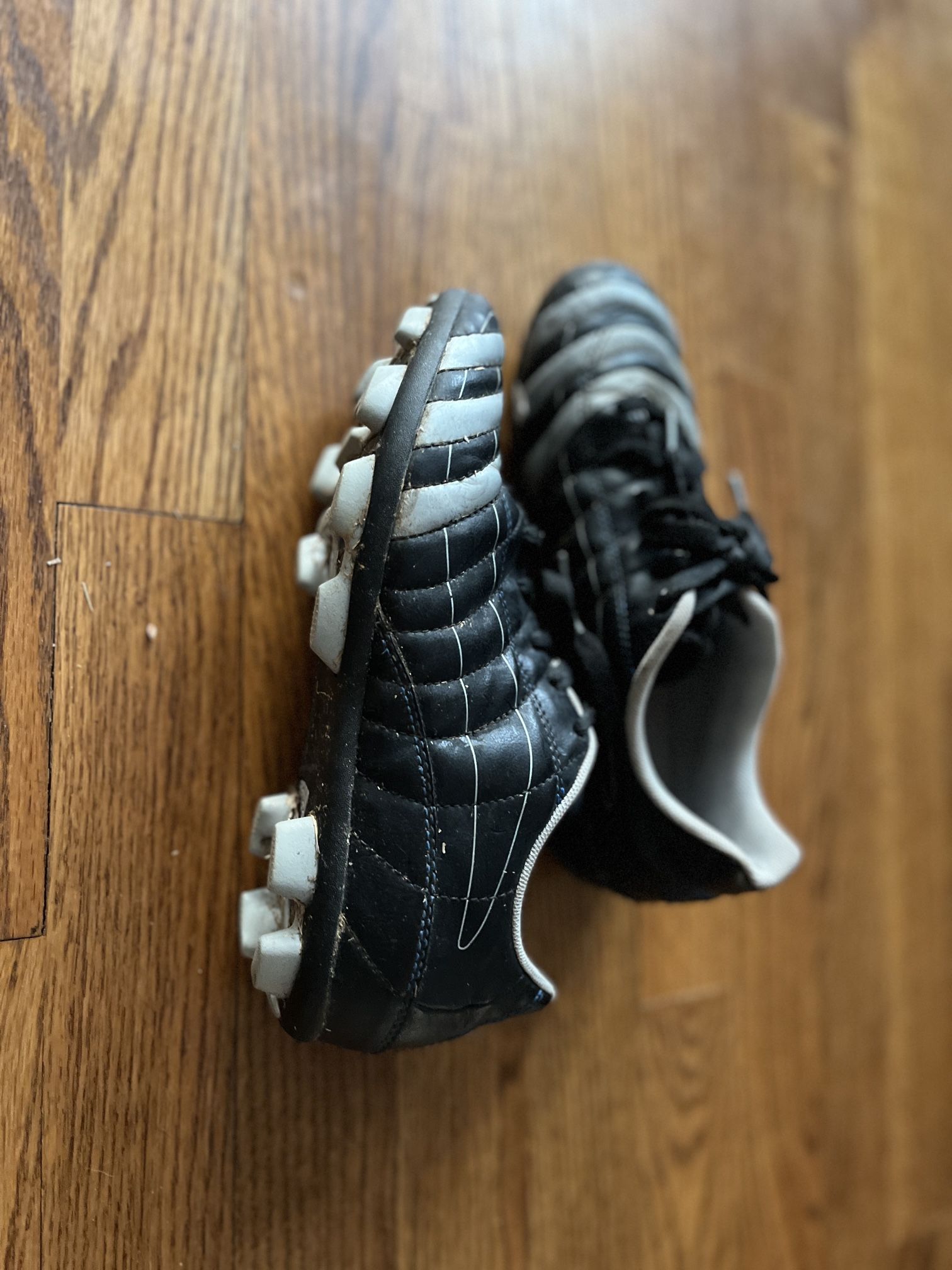 Adidas MLS Soccer Cleats / Soccer Shoes - Size 4