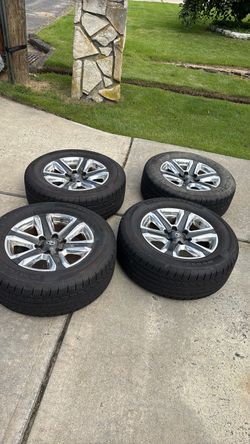 265 60 16 Toyota rims and new tires