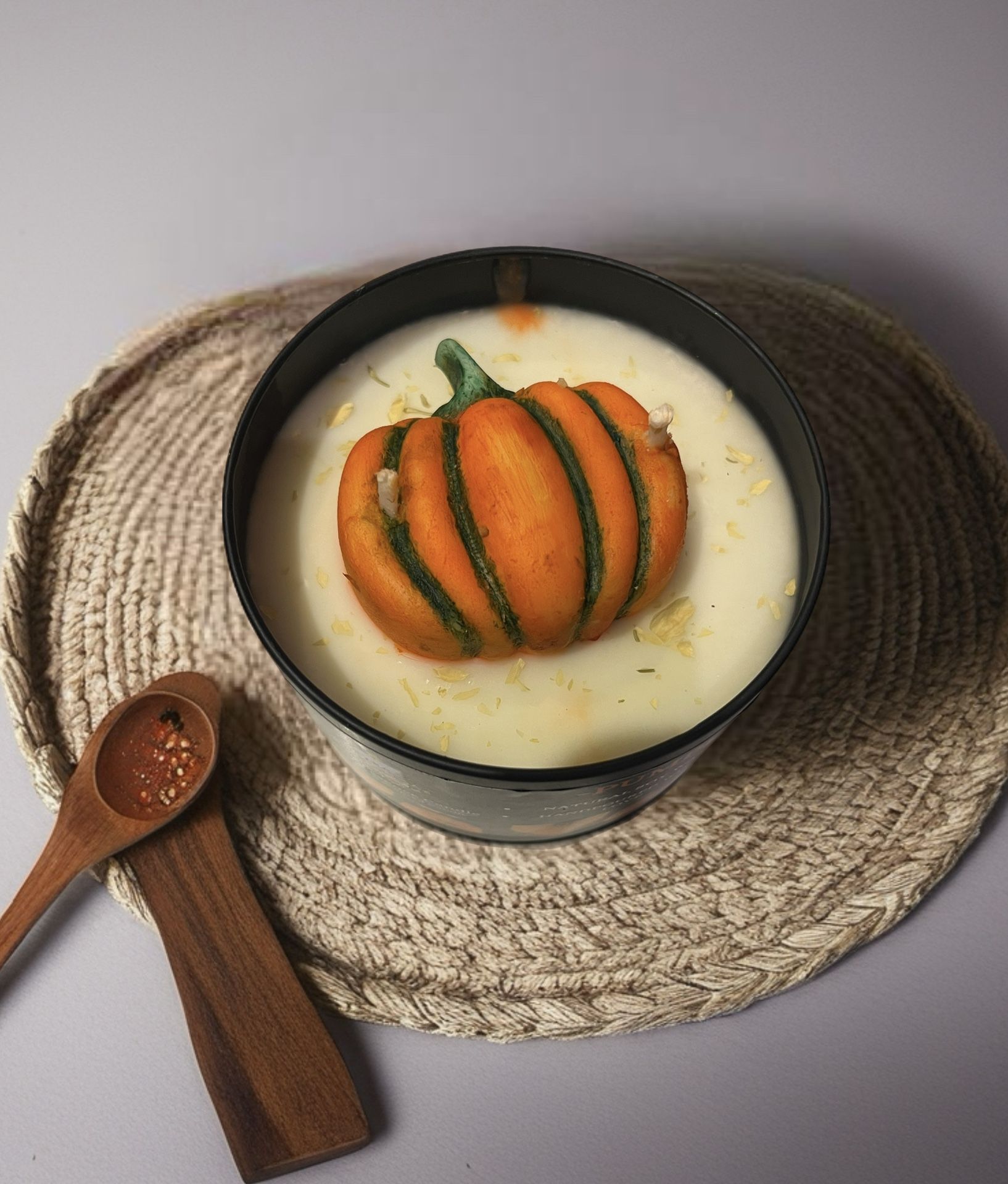 8 Oz PUMPKIN SPICE Scented candle/ Long lasting Burn/ Matte Tin