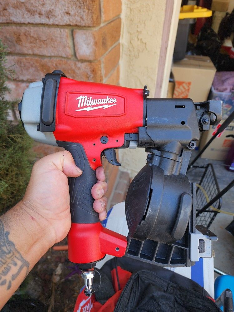Milwaukee Coil Roofing Nailer