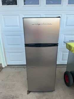 Frigidaire Top-Freezer Compact Refrigerator