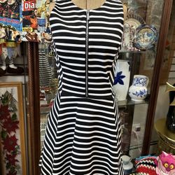 Auth MK Michael Kors Black/White Stripes Dress Sz 2