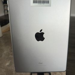 iPad 5th Gen WiFi 32GB With Charger 