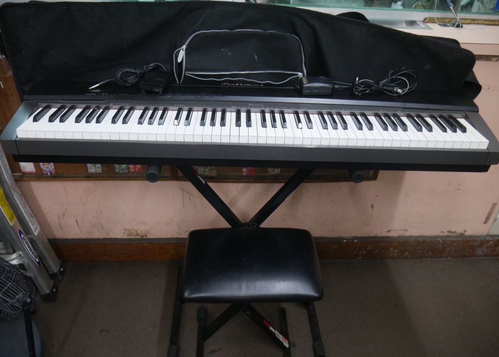 CASIO KEYBOARD PX-130 WITH STAND AND SEAT , CASE GOOD CONDITION 875353-1