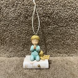 Hallmark Keepsake Ornament Praying Child 2002 trinket drawer opens