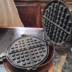 Vintage Lodge Cast Iron Waffle Iron