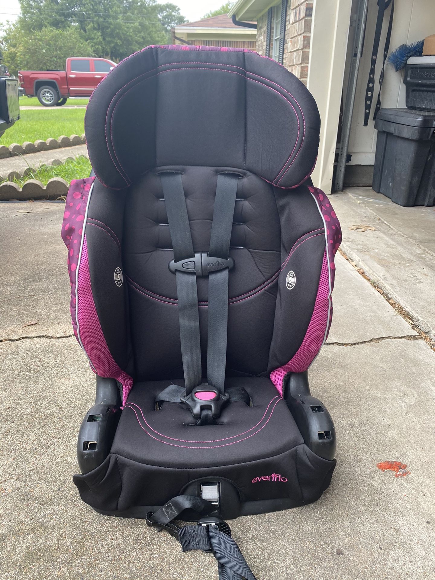 Evenflo carseat chase booster with harness