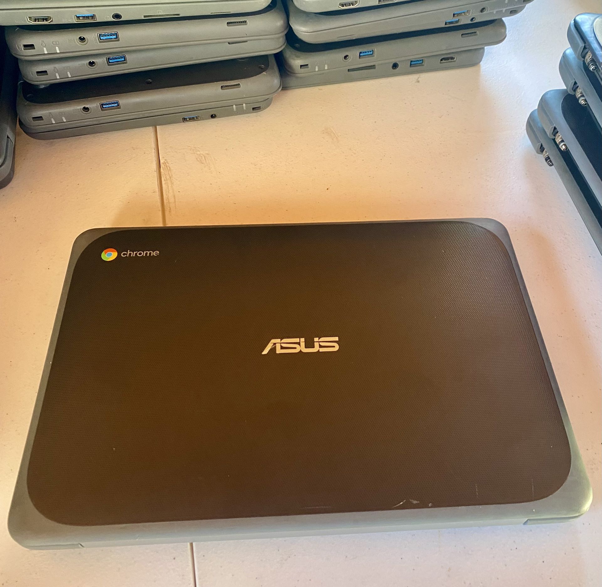 Asus Chromebook C202S 11.6” Intel 1.6 GHz 4GB RAM 16GB eMMC Bluetooth