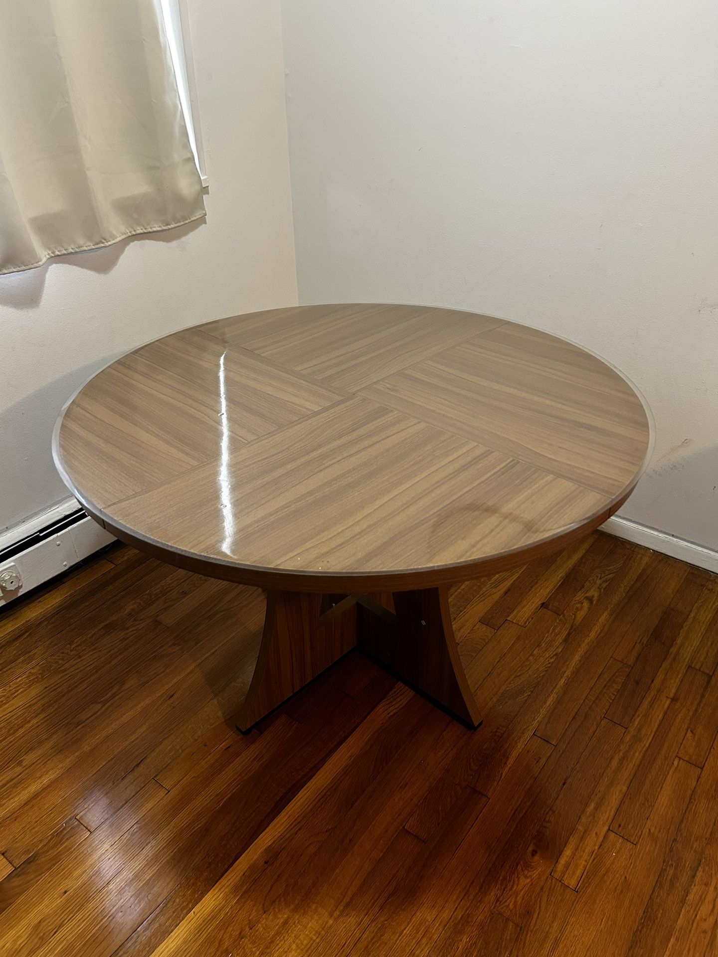 Round Versatile Table with a thick water Proof, Scratch/stain Resistant Table Cover