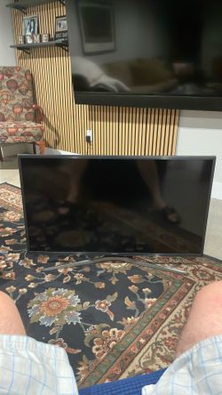 Samsung 40 Inch TV With Remote 