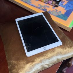 BROKEN IPAD (7th generation) COMPLETELY WIPED, NO PASSCODE