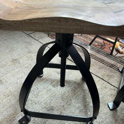 4 Bar Stools 