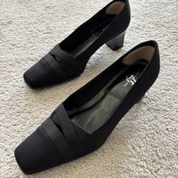 Women’s Lifestride Suspect Block Heel Dress Shoes, 7 1/2 wide, black fabric, like new 