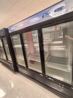 Dukers 3door merchandise freezer