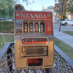 Vintage Metal Las Vegas Nevada Mini Slot Machine Toy Gambling Bank "Heavy" Measures 11"x 8"x 8".....asking only $50.00