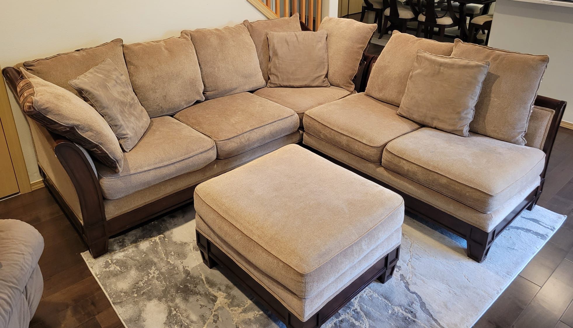 Couch Set With Sectionals