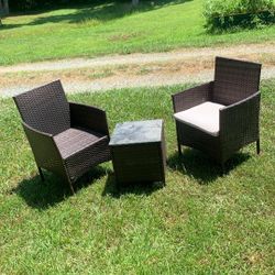 Outdoor Furniture Chairs And Table 