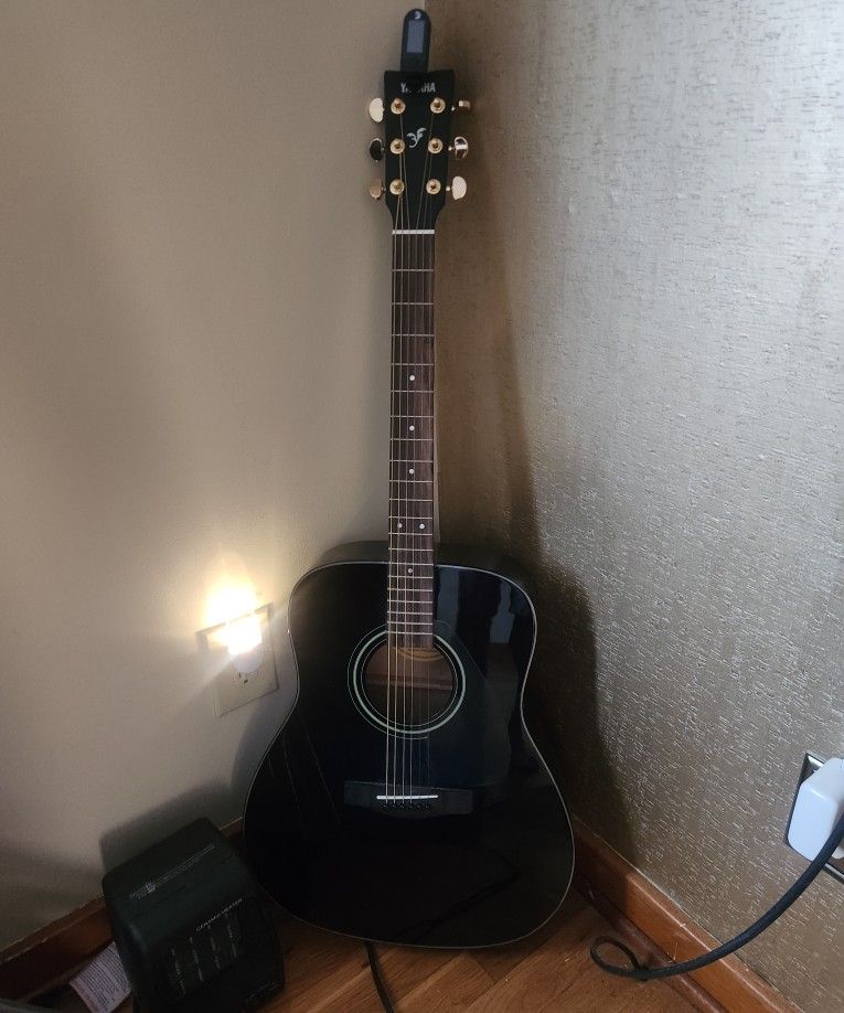 Yamaha Acoustic Guitar