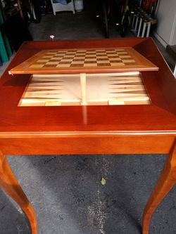 Chess/Checkers/Backgammon Mid-Century Mahogany Cabriole Style Chess Table