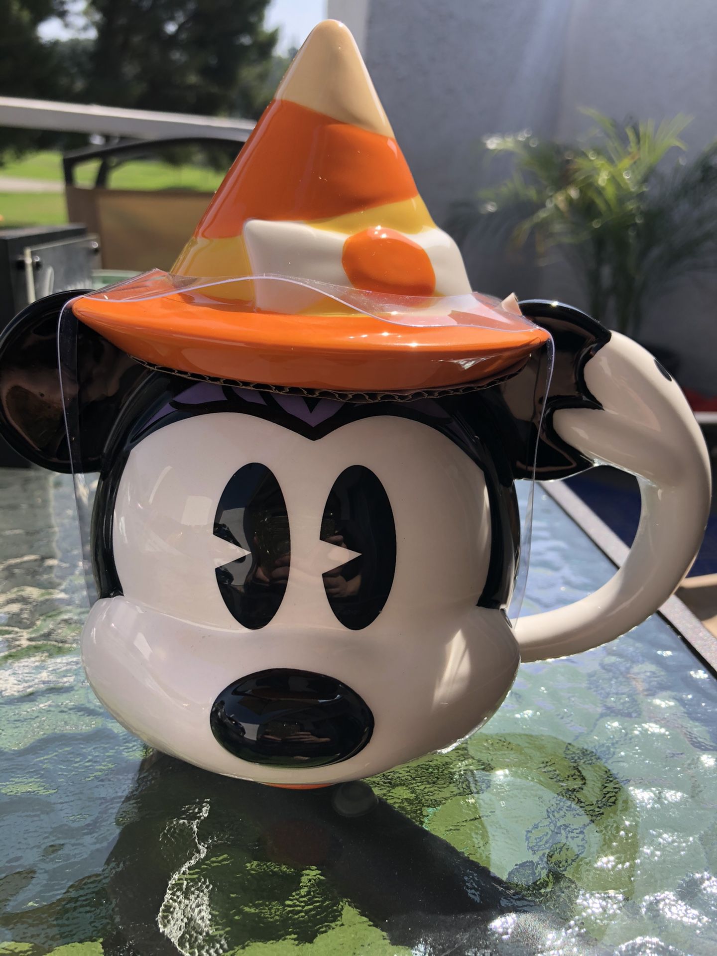 Disney Parks 2020 Minnie Mouse Halloween mug with lid