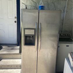 Fridigidaire Refrigerator 