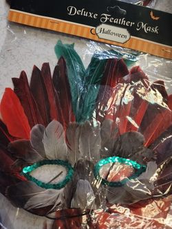Lot Of Feathered Masks Mask 2  Hanging Fishnet Brand New Photo Props