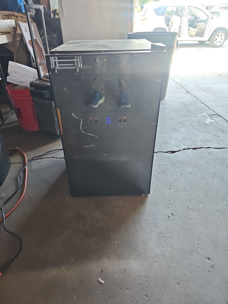 Wine Fridge Avanti