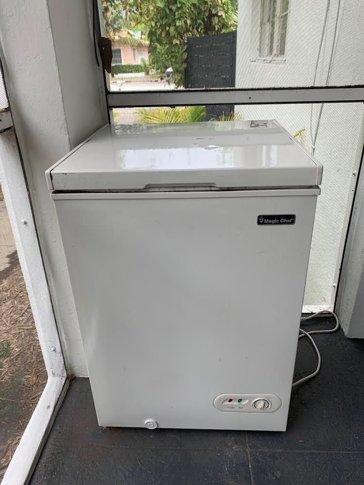 Barely used deep chest freezer 5cuf