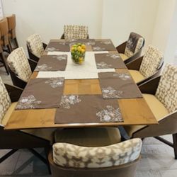 Beautiful Hard wood Table /8 Chairs Excellent Condition * Willing To deliver