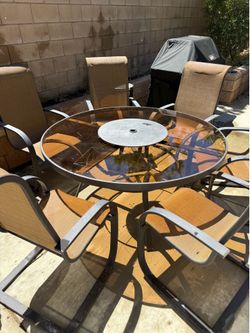 Glass top Patio table. Seats 5