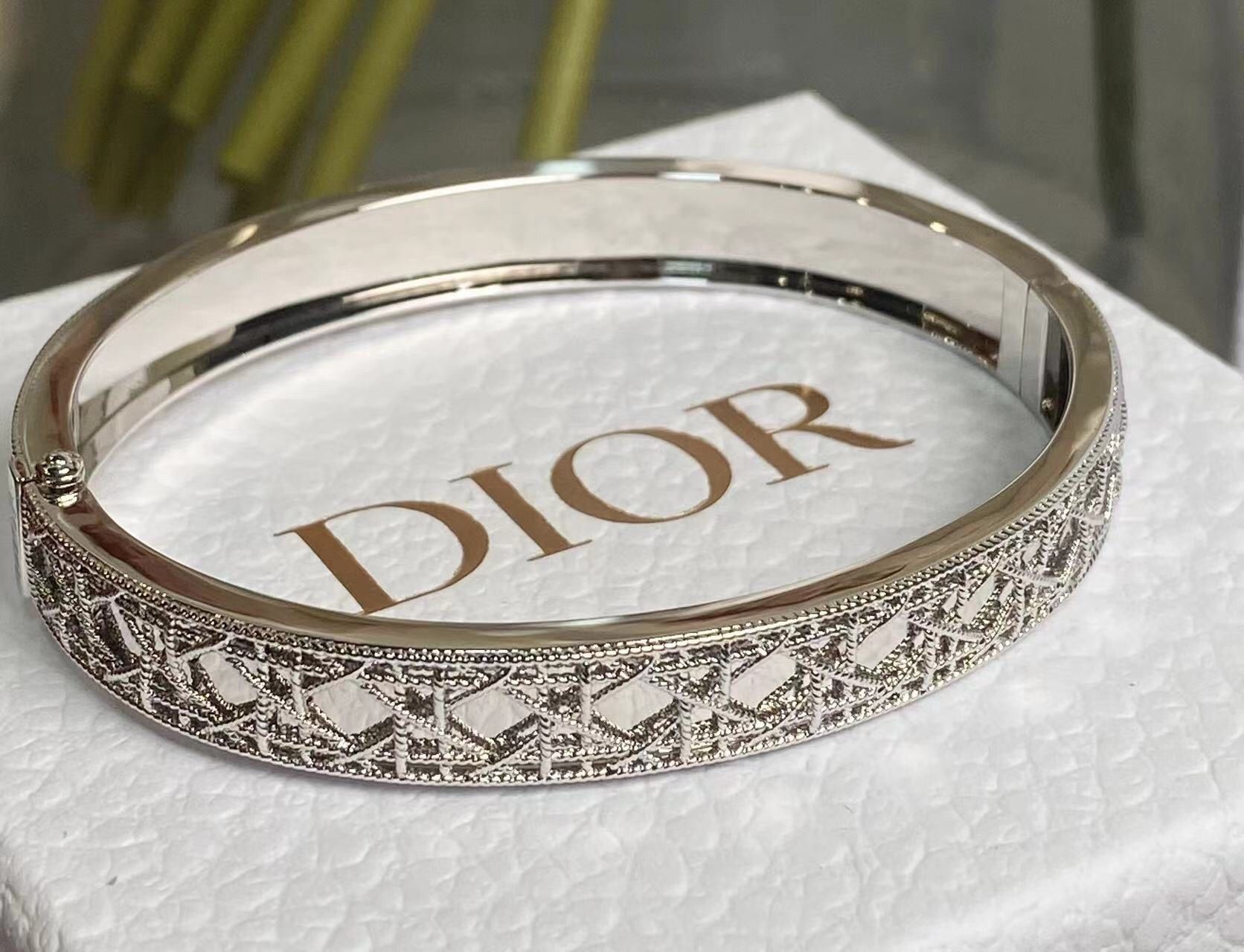 A versatile and beautiful bracelet for women