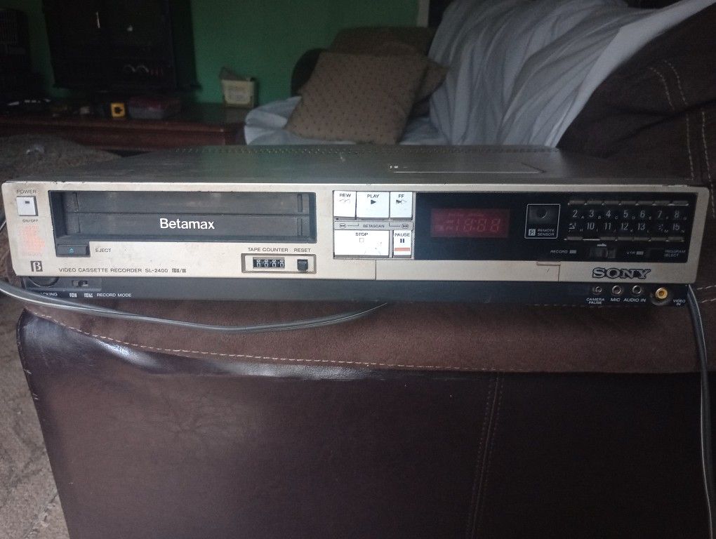 vintage betamax video cassette recorder SL-2400 SONY