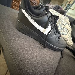 Nike Air Force’s 1 black