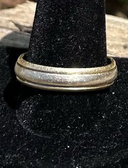 Gold wedding band