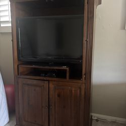 TV/Storage Armoire- Gorgeous Wood Xlint Con.
