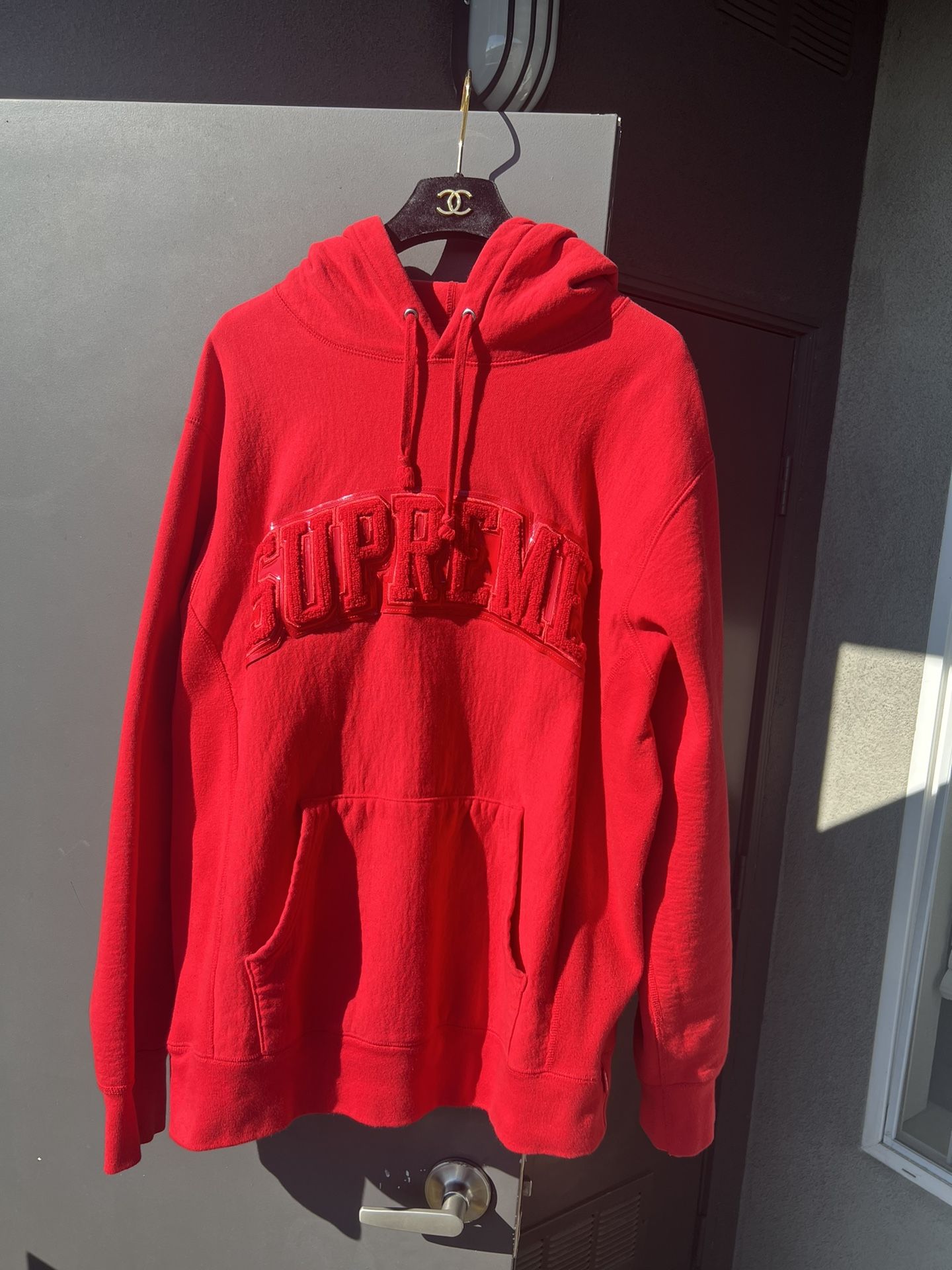 Supreme Chenille Arc logo hoodie (Magenta)