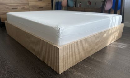 Bed Frame + Mattress queen size