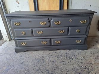 DRESSER