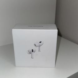 Apple AirPods Pro (2nd generation) with MagSafe Charging Case (USB-C) 