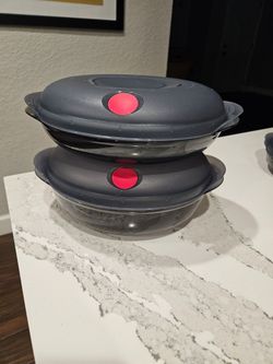 Tupperware set