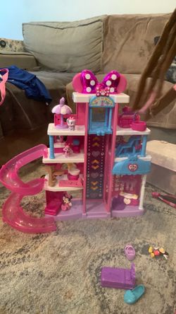 Disney Minnie Mouse pet hotel