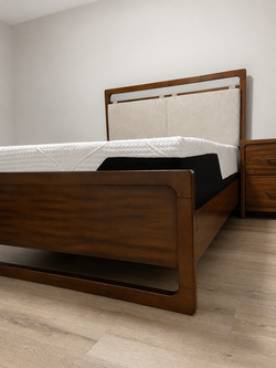 Like-New Rooms To Go Queen Bedroom Set + Extras (Must Pick Up ASAP!)