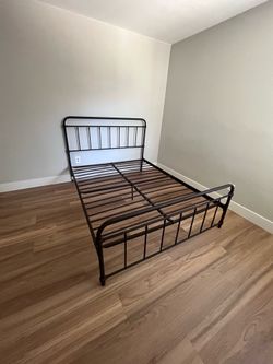 Queen Bedframe *FREE*