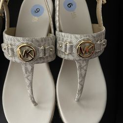 Michael Kors Shoes Size 9
