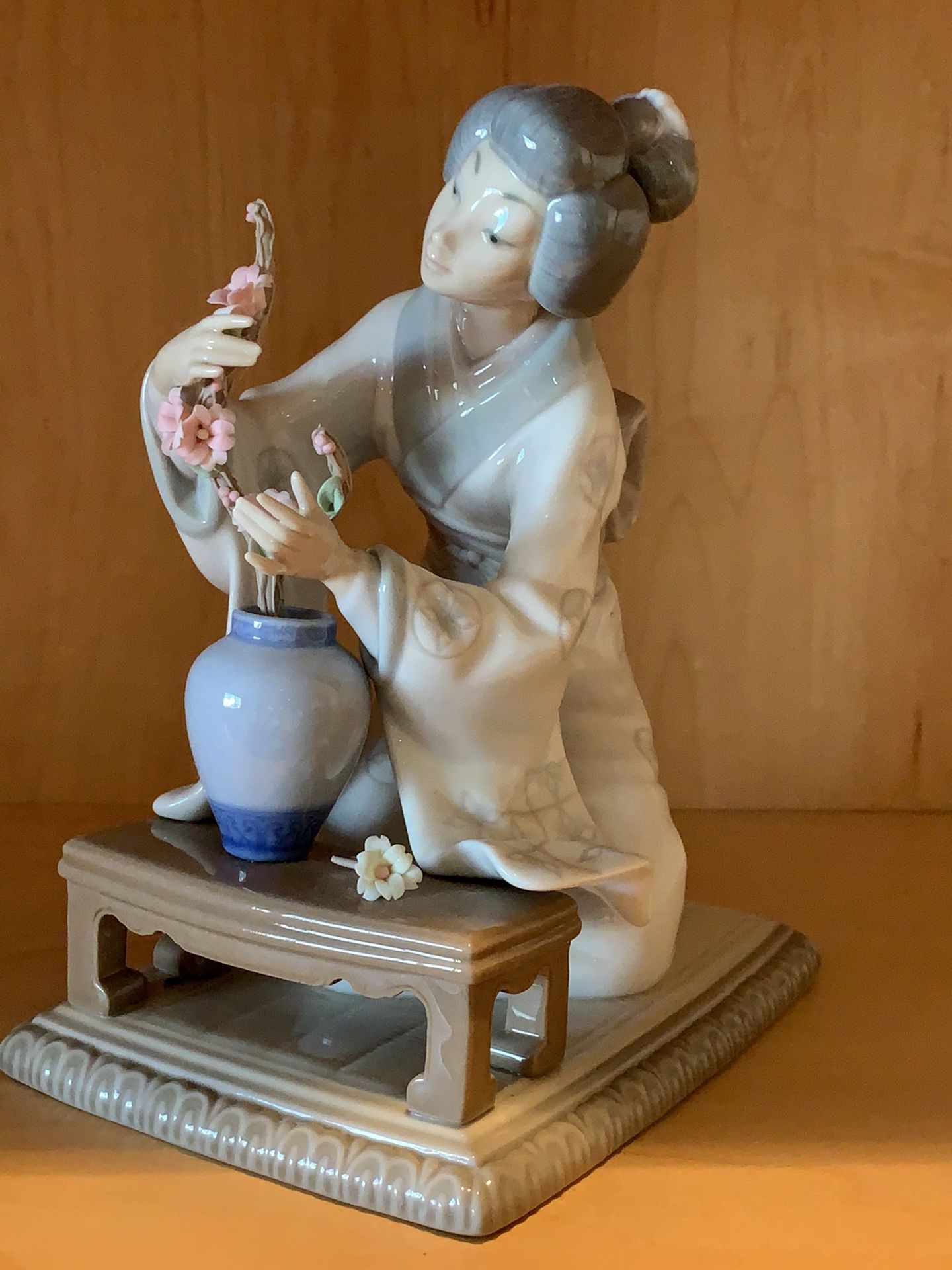 Lladro Geisha figurine