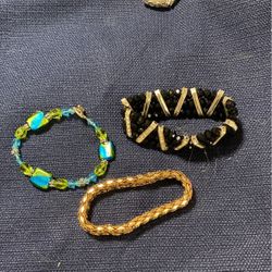 3 Bracelets 