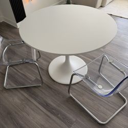 White Table + 2 Transparent Chairs
