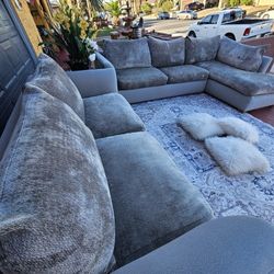 Beautiful Living Room Set Couch With Lounge And Sofa Branded Furniture KREISS COLLECTION High Quality Furniture Like New Furniture No Stains No Smell 
