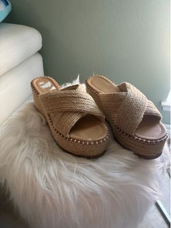 LIKE NEW Sz 7 Wedge Beige Sandals SALE  $12  🍀🍀