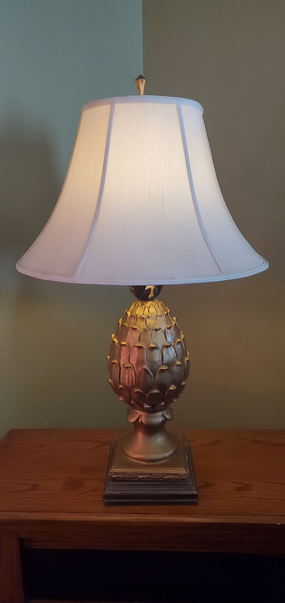 Lamp with Pineapple Design Base in Antique Gold